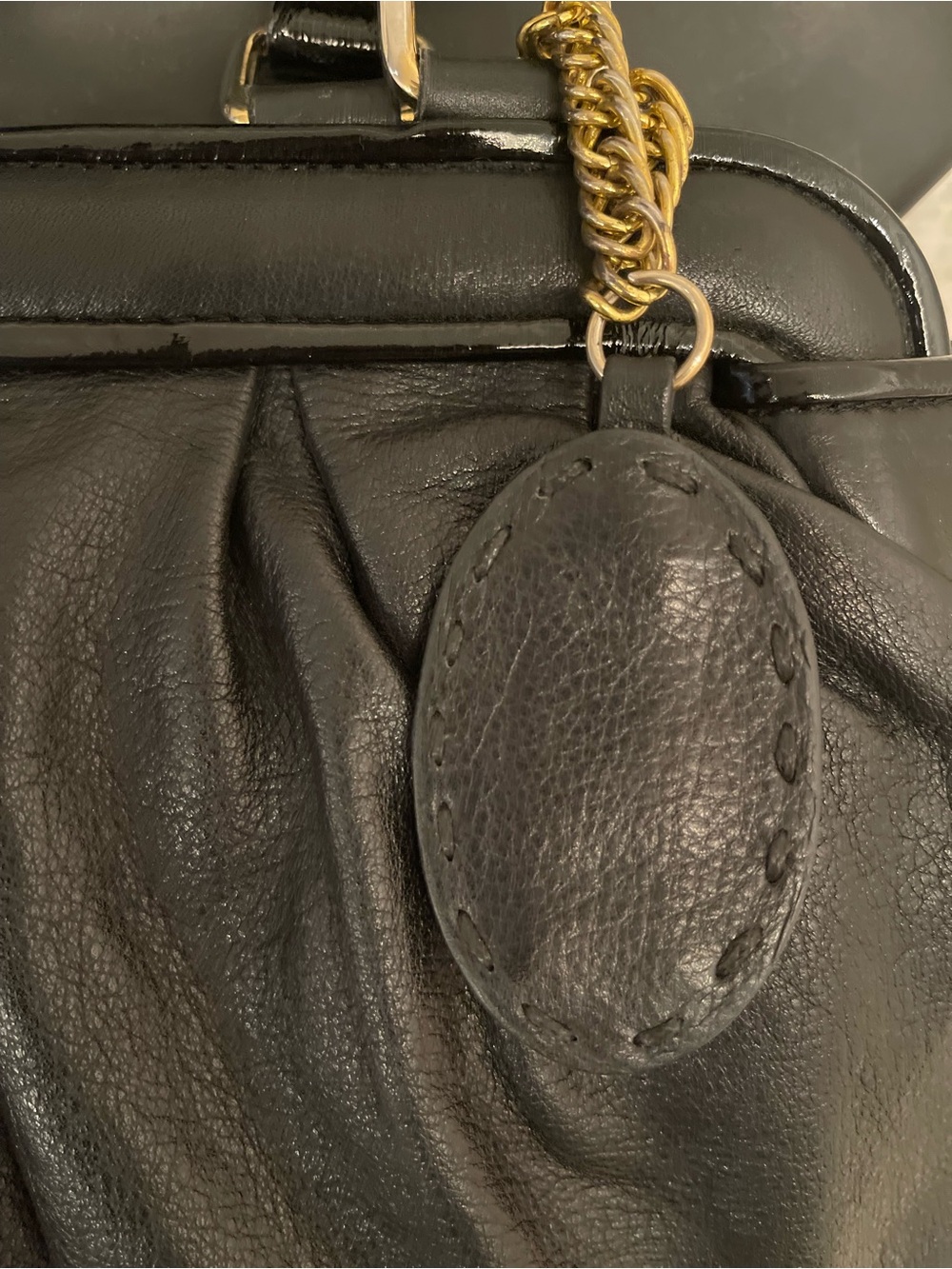 💯 authentic Black Leather Pleated Tote Handbag with Gold Tag - Picture 4 of 11
